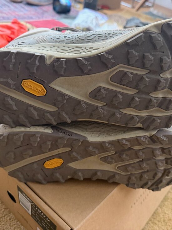 Altra Timp Mid 6 GTX Mens Size 10.5 (very litely used)